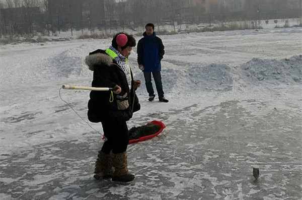 1484630222192397.jpg 打冰壶.jpg