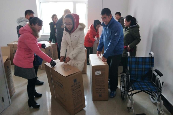 免费发放轮椅等辅具.jpg