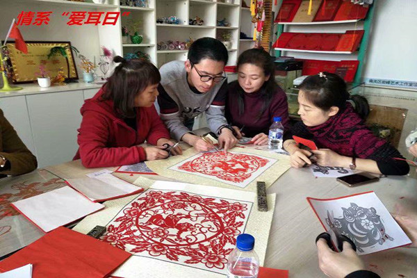 1551835880600495.jpg 鸿城街道达兴社区开展情系“爱耳日”活动.jpg