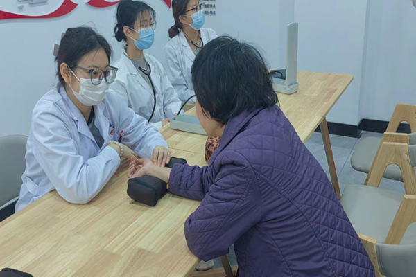 1729834815169467.png 重庆街道崇智社区开展健康有“医”靠义诊活动图片1.png